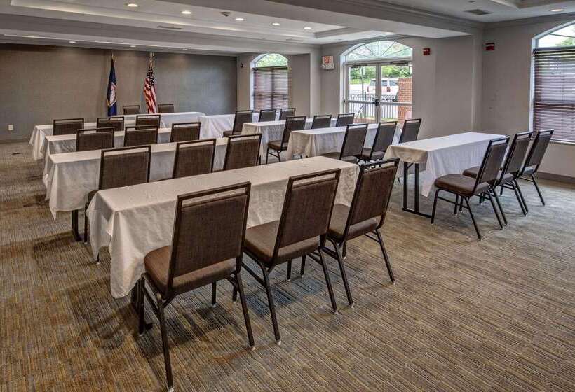 فندق Spark By Hilton Woodbridge