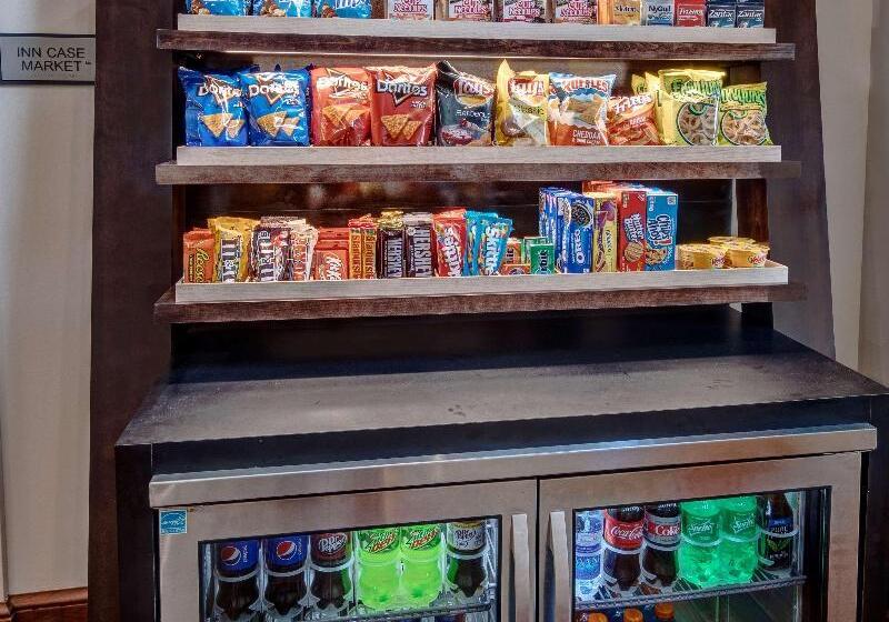 فندق Spark By Hilton Woodbridge