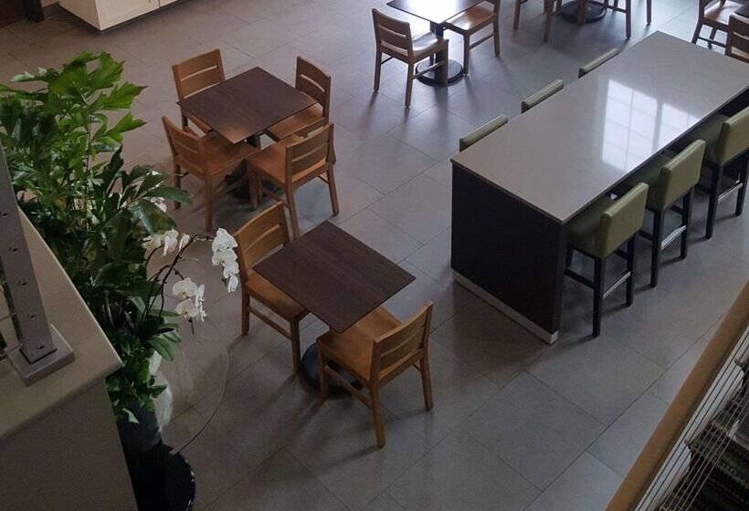 فندق Spark By Hilton Redlands