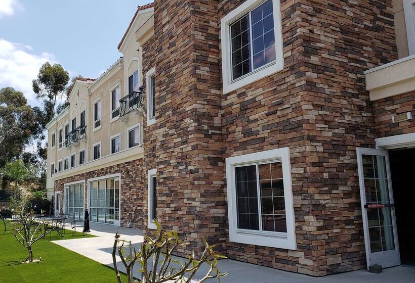 فندق Spark By Hilton Redlands