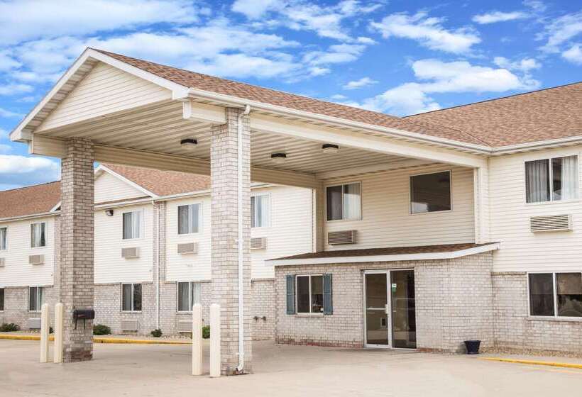 فندق Days Inn By Wyndham Evansdale Waterloo