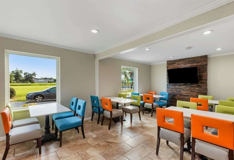 호텔 Days Inn By Wyndham Savannah Gateway I95