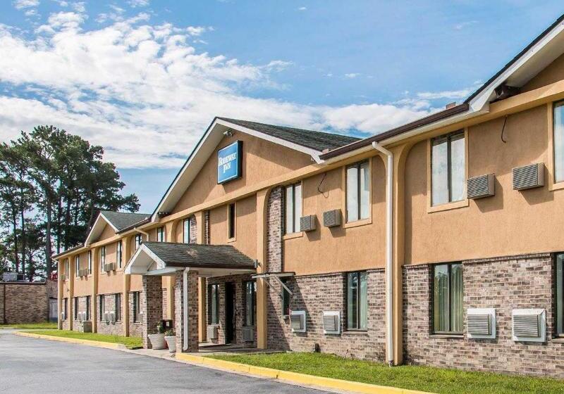 호텔 Days Inn By Wyndham Savannah Gateway I95