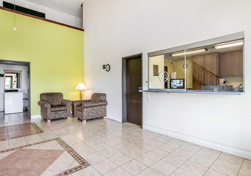 호텔 Days Inn By Wyndham Savannah Gateway I95