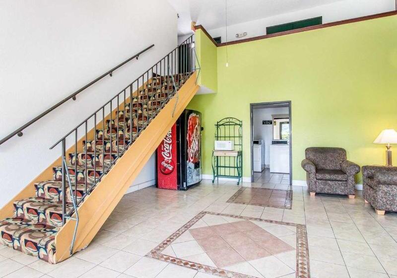 호텔 Days Inn By Wyndham Savannah Gateway I95