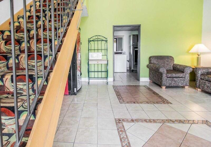 호텔 Days Inn By Wyndham Savannah Gateway I95