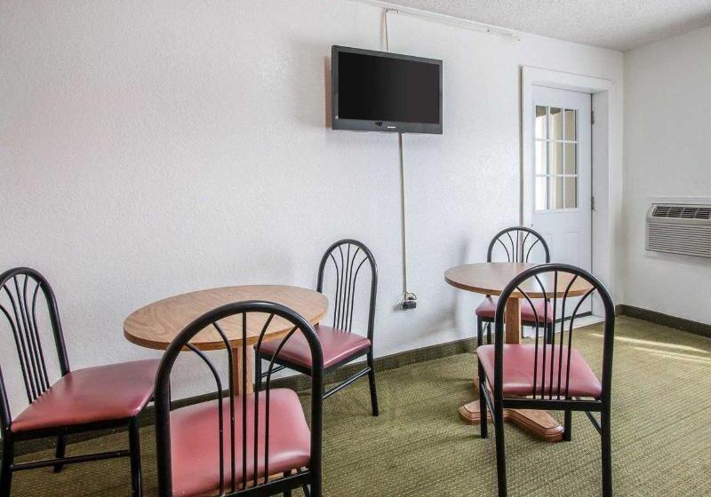 호텔 Days Inn By Wyndham Savannah Gateway I95