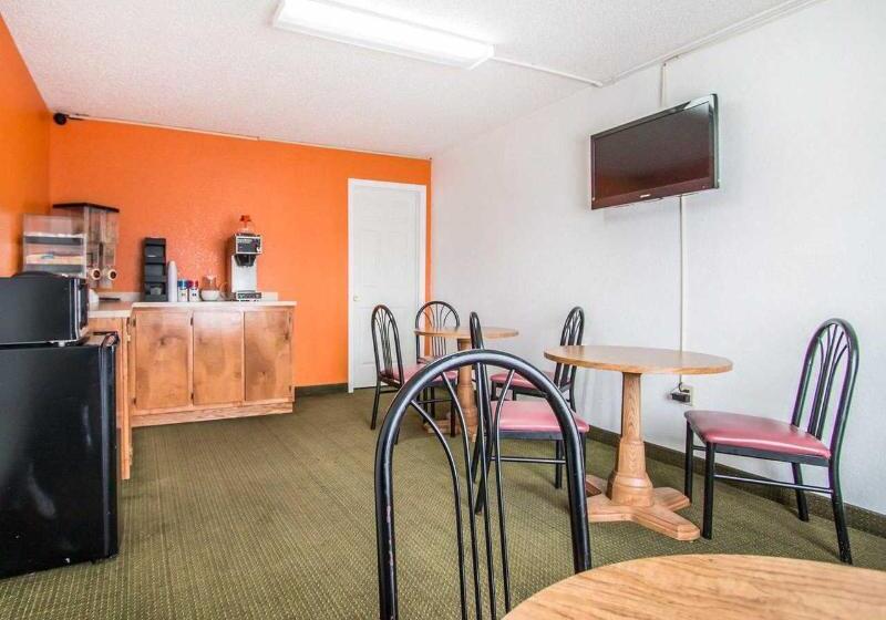 호텔 Days Inn By Wyndham Savannah Gateway I95