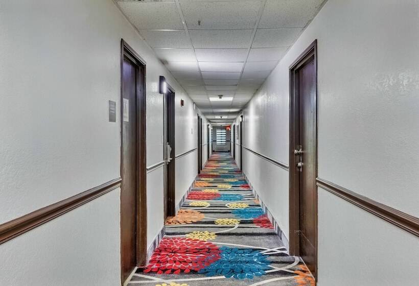 호텔 Days Inn By Wyndham Savannah Gateway I95