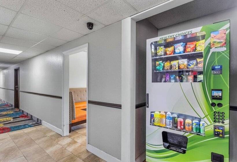 호텔 Days Inn By Wyndham Savannah Gateway I95