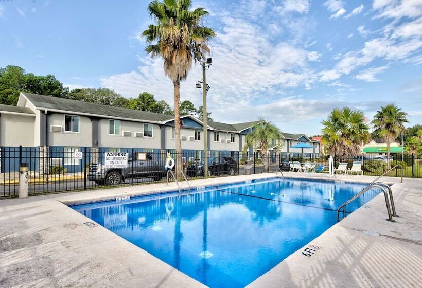 호텔 Days Inn By Wyndham Savannah Gateway I95