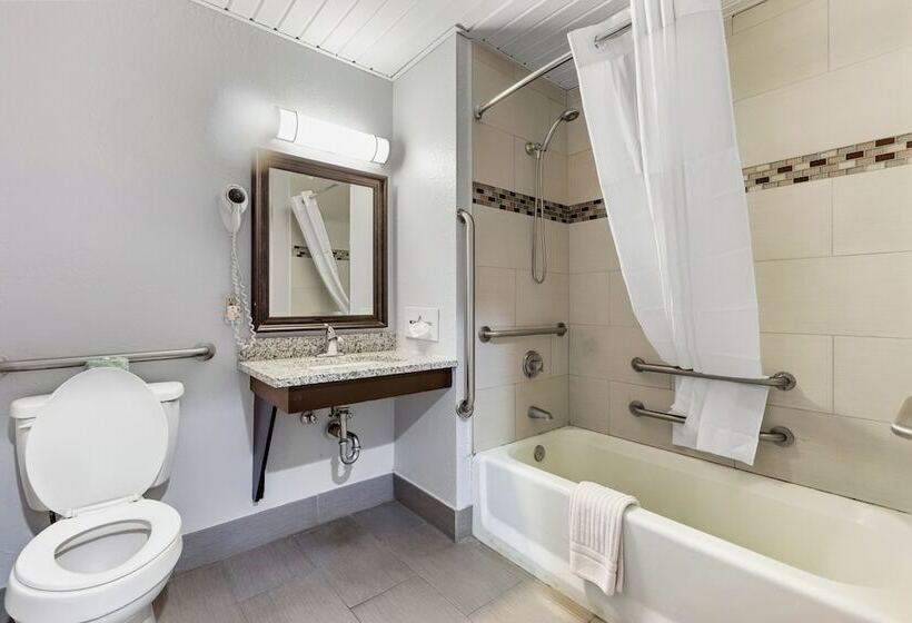 호텔 Days Inn By Wyndham Savannah Gateway I95