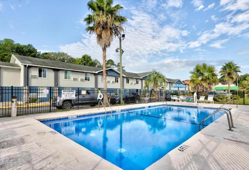 호텔 Days Inn By Wyndham Savannah Gateway I95