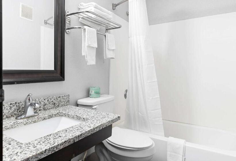 호텔 Days Inn By Wyndham Savannah Gateway I95