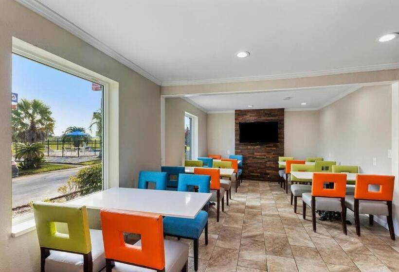 호텔 Days Inn By Wyndham Savannah Gateway I95