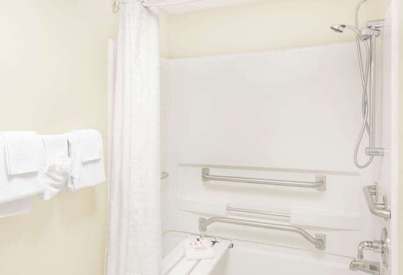 호텔 Days Inn By Wyndham Shallotte