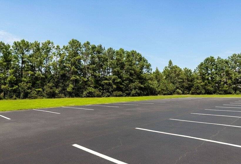 Отель Days Inn By Wyndham Shallotte