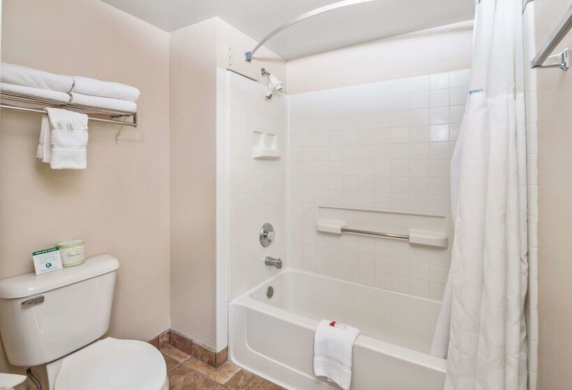 בית מלון כפרי Days Inn By Wyndham Lebec