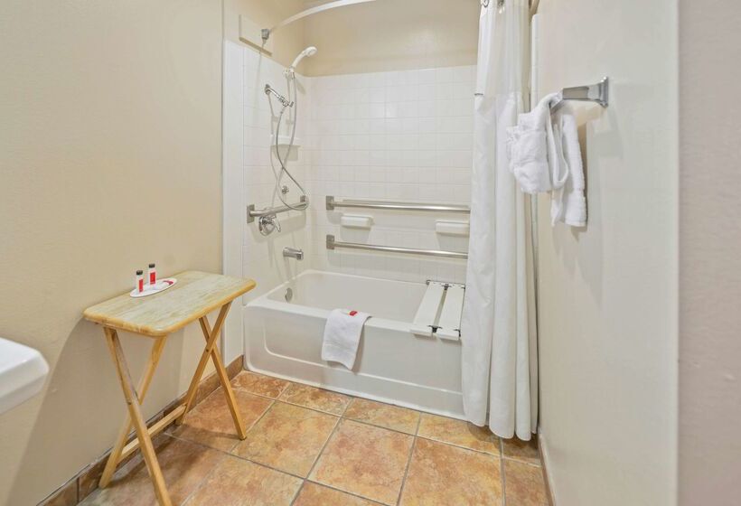 בית מלון כפרי Days Inn By Wyndham Lebec