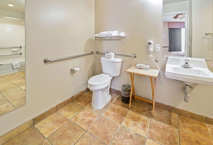 בית מלון כפרי Days Inn By Wyndham Lebec