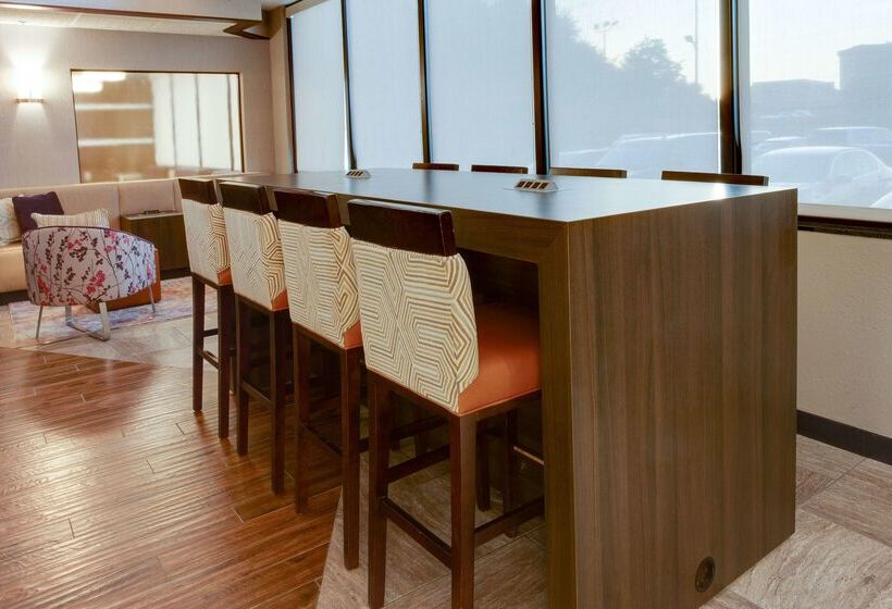 هتل Drury Inn & Suites Louisville East