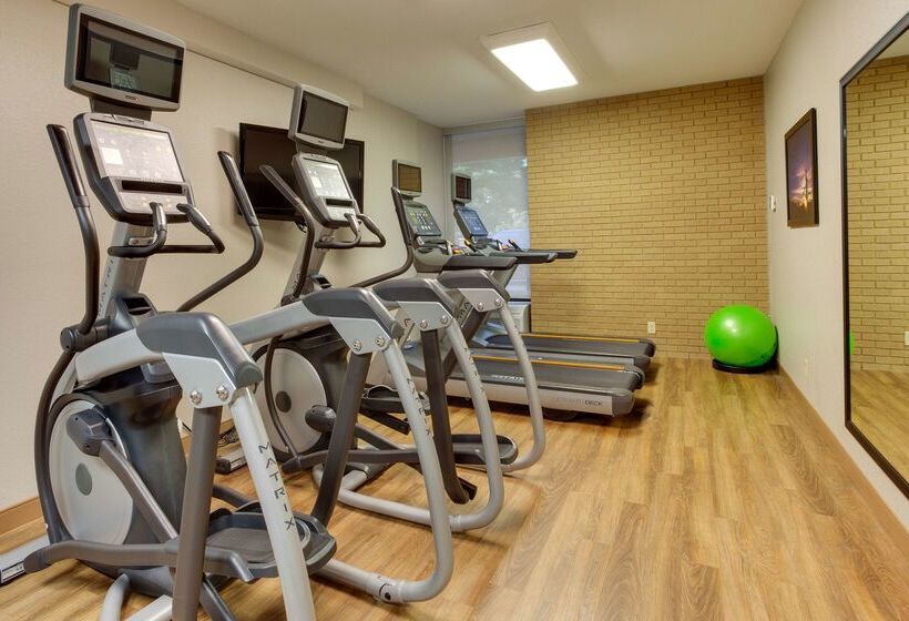 هتل Drury Inn & Suites Louisville East