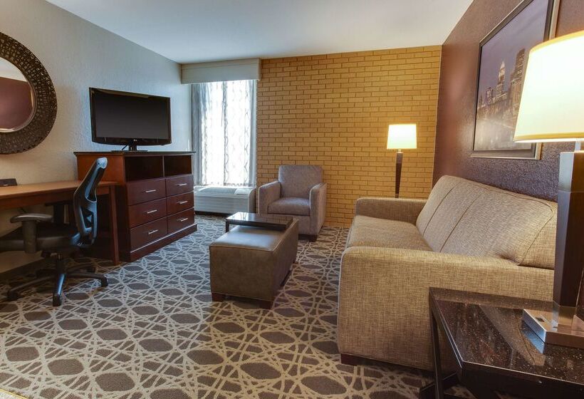 هتل Drury Inn & Suites Louisville East