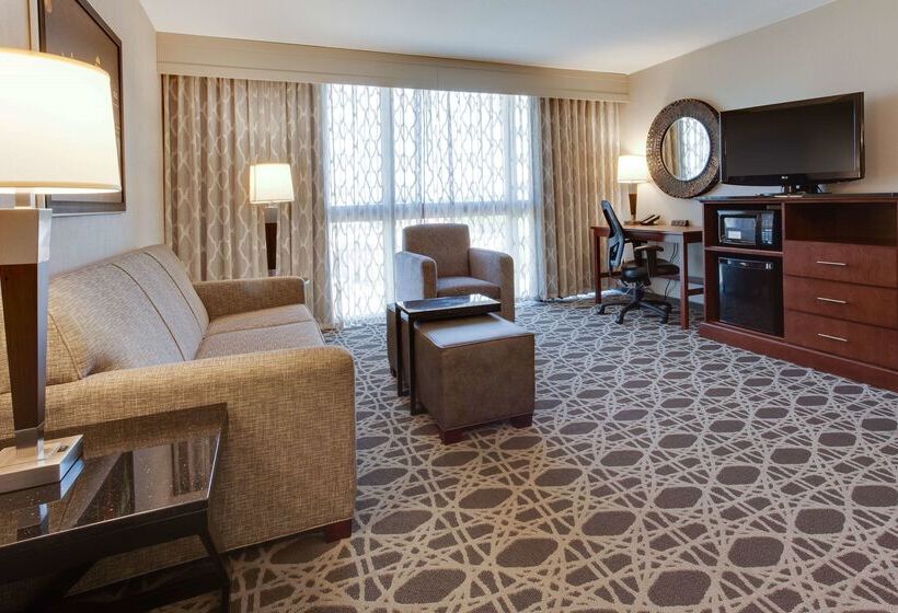 هتل Drury Inn & Suites Louisville East