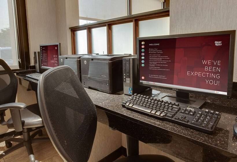 هتل Drury Inn & Suites Louisville East