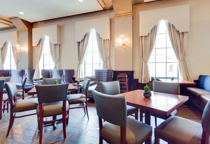 هتل Drury Plaza St Louis At The Arch