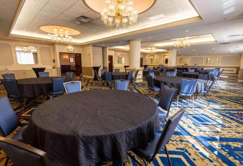 هتل Drury Plaza St Louis At The Arch