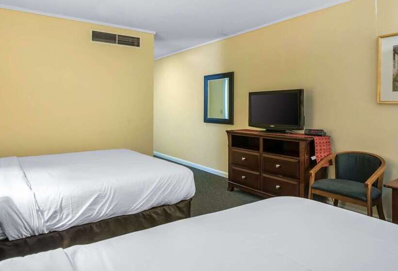فندق Econo Lodge Inn & Suites