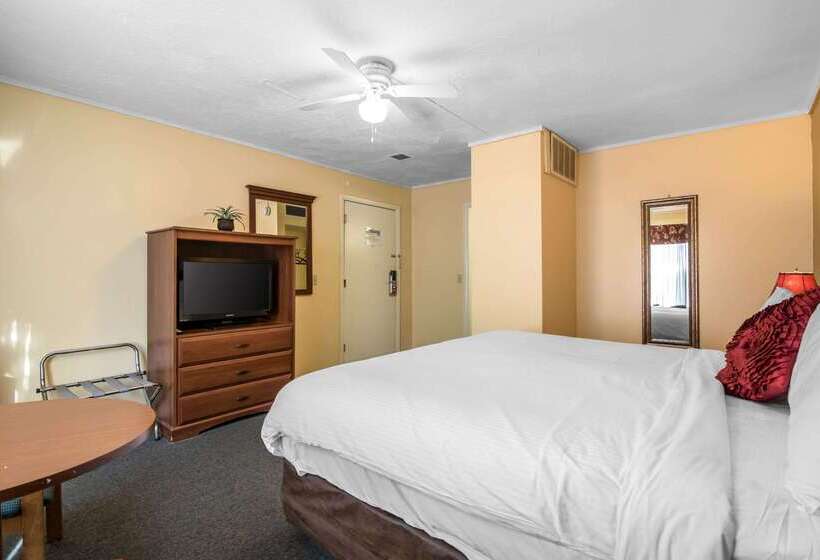 فندق Econo Lodge Inn & Suites