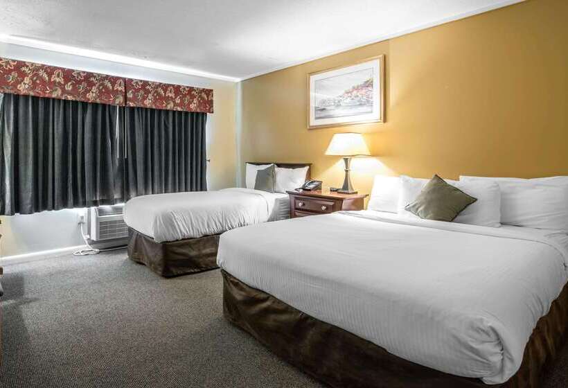 فندق Econo Lodge Inn & Suites