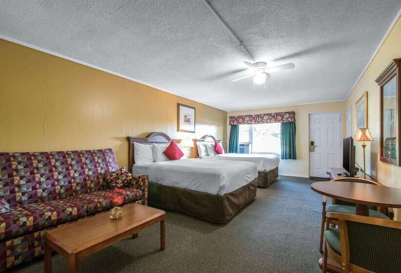 فندق Econo Lodge Inn & Suites