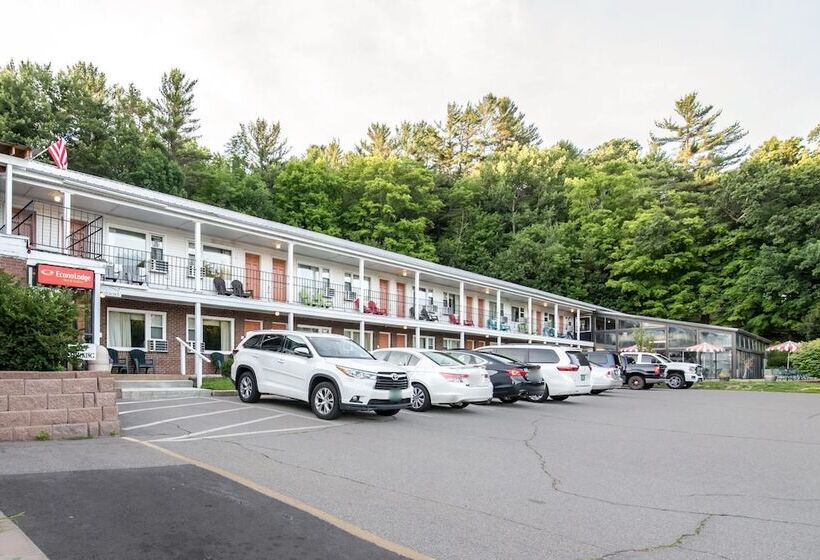 فندق Econo Lodge Inn & Suites