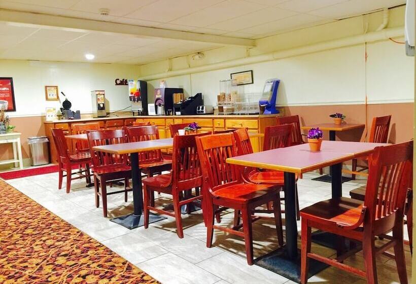 فندق Econo Lodge Inn & Suites