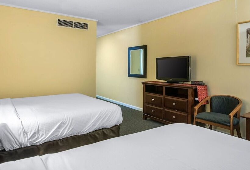 فندق Econo Lodge Inn & Suites