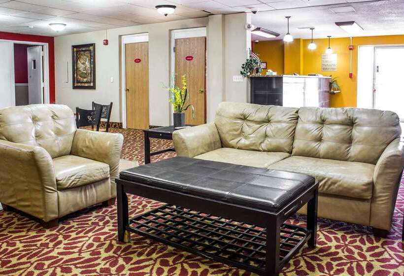 ホテル Econo Lodge Inn & Suites