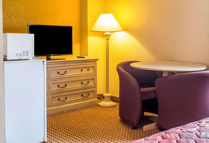 ホテル Econo Lodge Inn & Suites