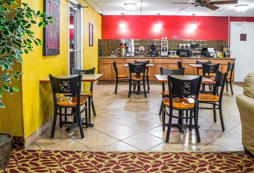 ホテル Econo Lodge Inn & Suites