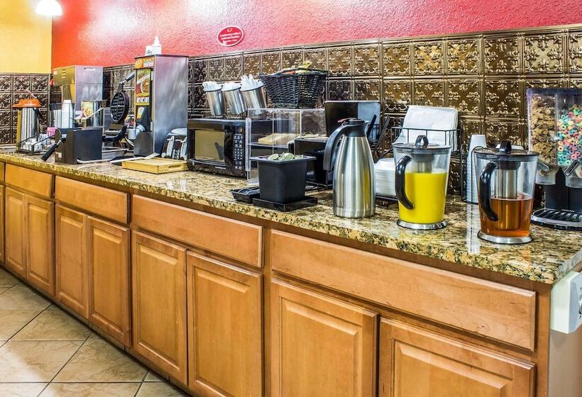 ホテル Econo Lodge Inn & Suites