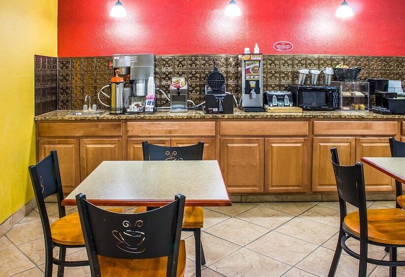 ホテル Econo Lodge Inn & Suites