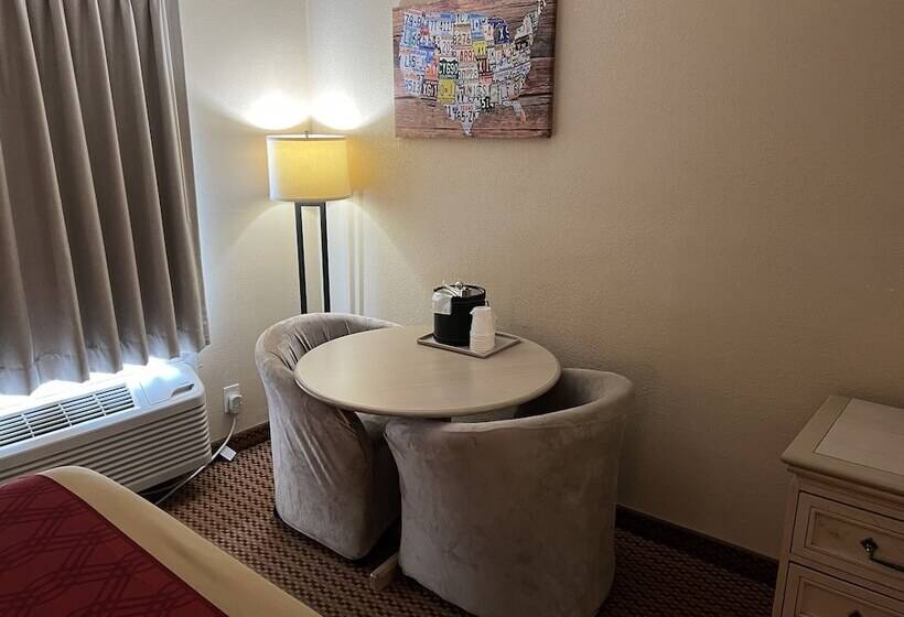 ホテル Econo Lodge Inn & Suites