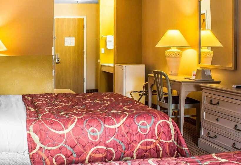 ホテル Econo Lodge Inn & Suites