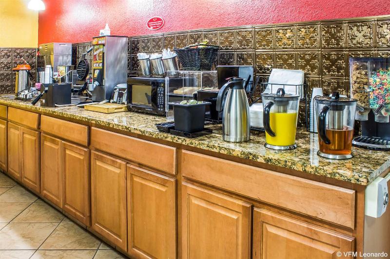 ホテル Econo Lodge Inn & Suites