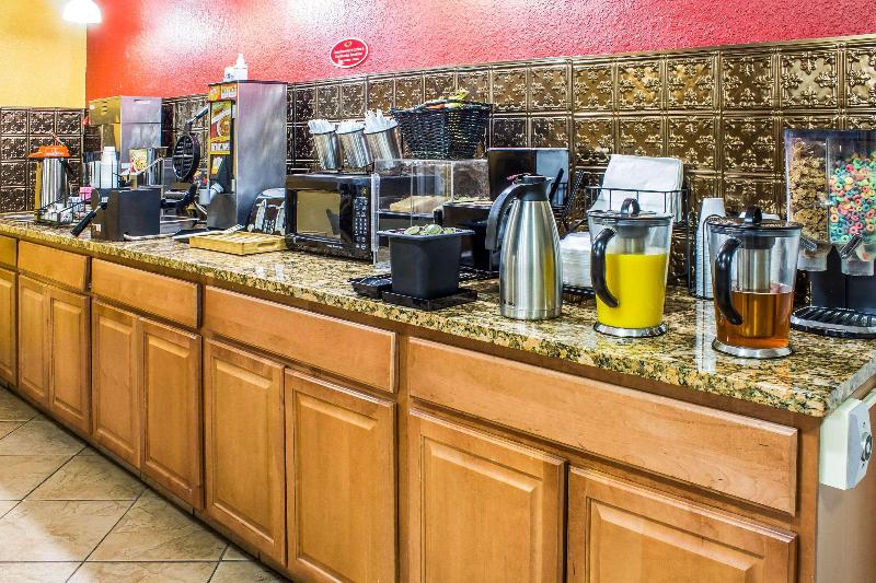 ホテル Econo Lodge Inn & Suites