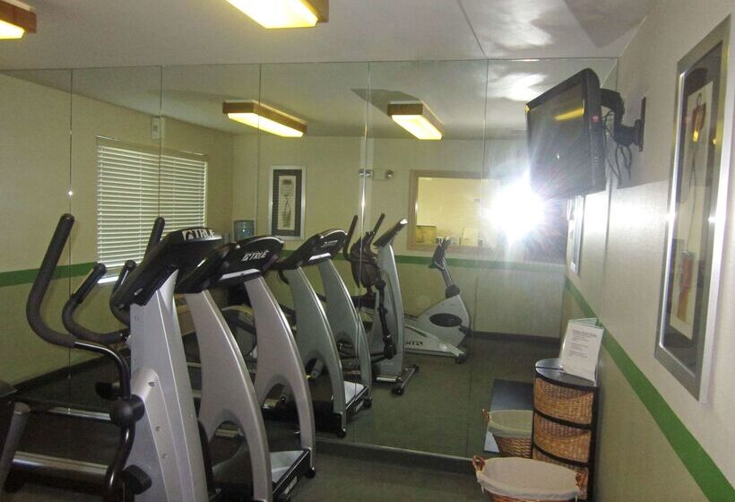 Отель Southpoint Suites