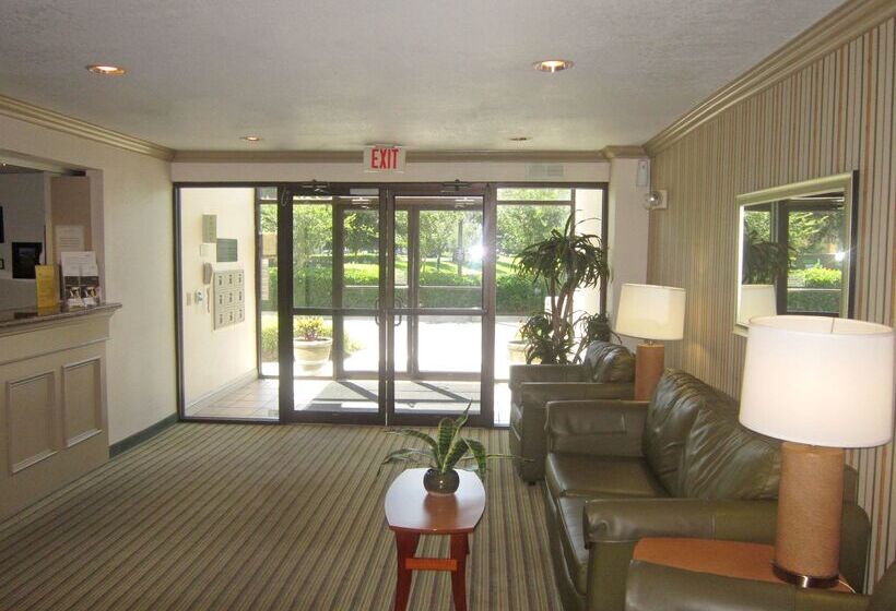 Отель Southpoint Suites