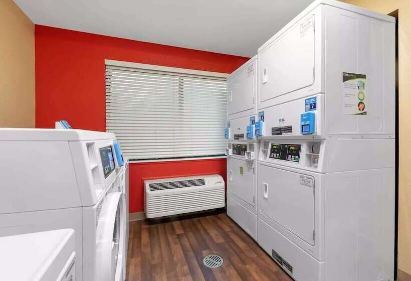 Отель Southpoint Suites